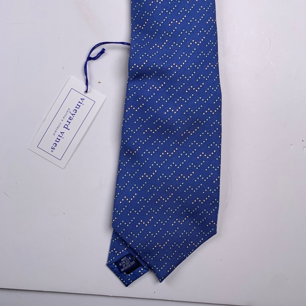 Vineyard Vines Silk Men’s Tie Interactive Data 1Z